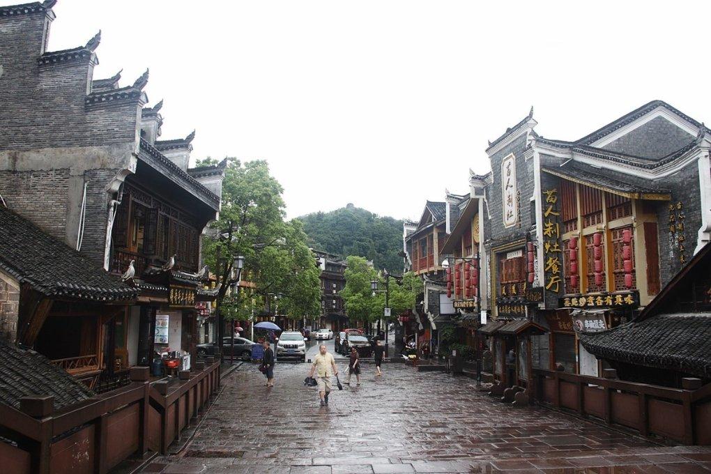 逃离黑白系房屋